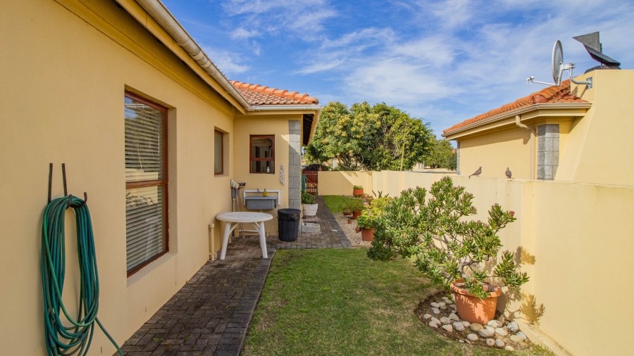 3 Bedroom Property for Sale in Sandbaai Western Cape
